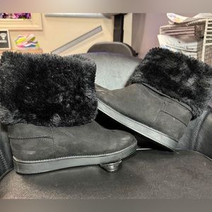 Guess Black Boots with Fur
